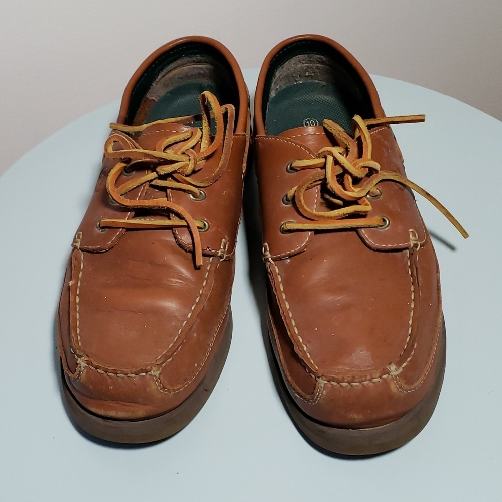 Earth Shoe Hatteras Leather Boat Style Shoes in Mid Brown.